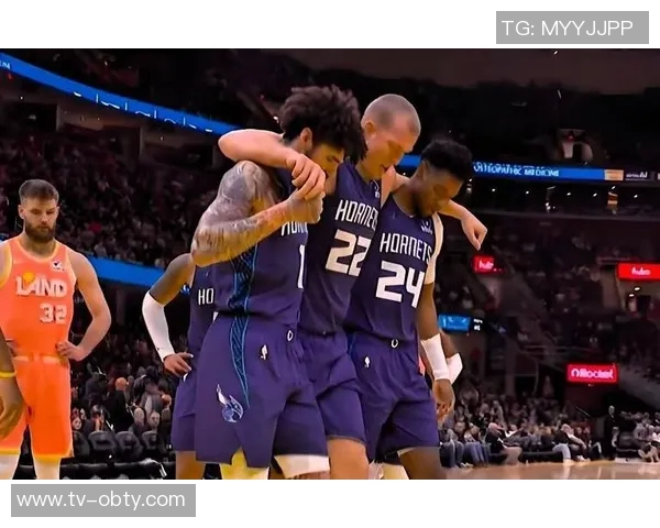 克尼佩尔全场表现惊艳17投10中三分球6中6砍下28分5篮板7助攻3抢断正负值高达18